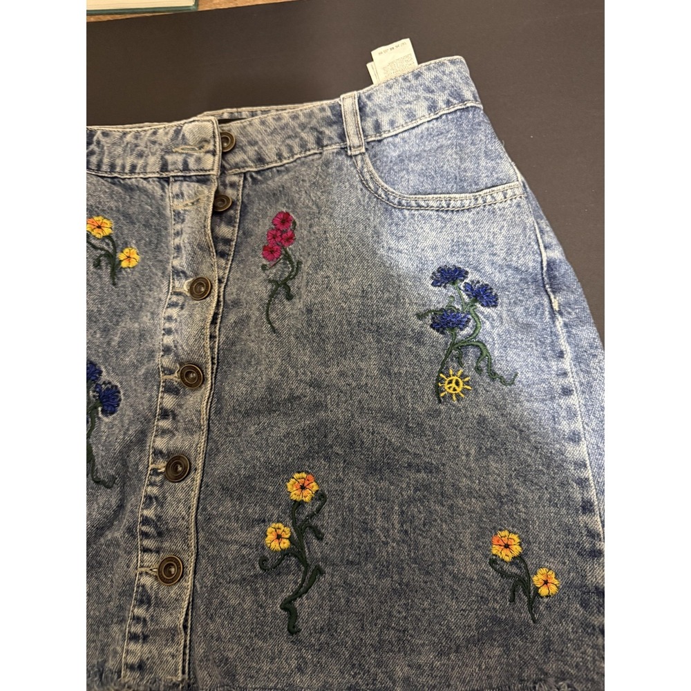 Desigual Floral Embroidered Denim Mini Skirt Button Front Raw Hem Blue Size 40 - Picture 5 of 9